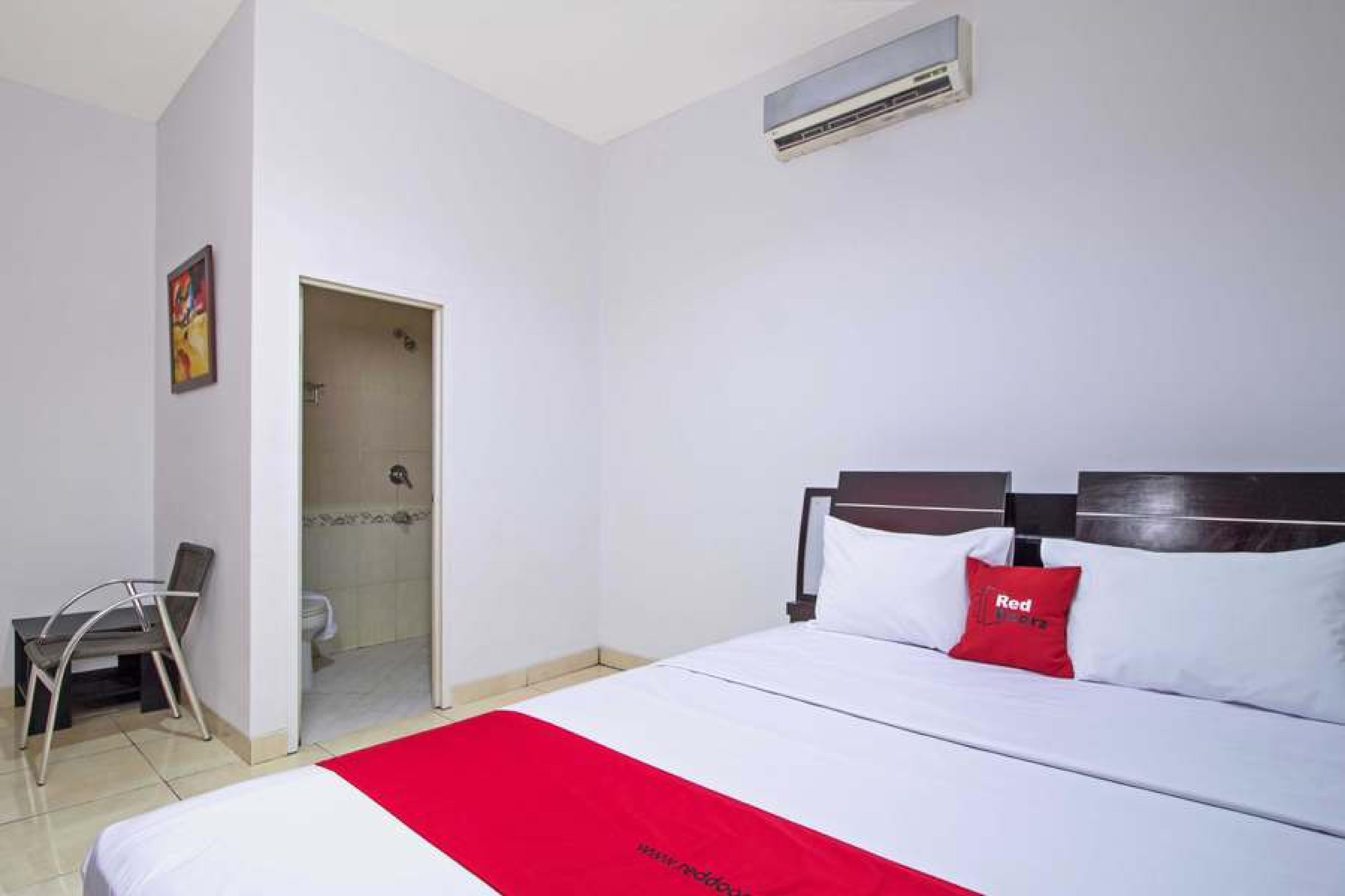 Hotel Reddoorz @ Pangeran Antasari 2 Cilandak  Exterior foto