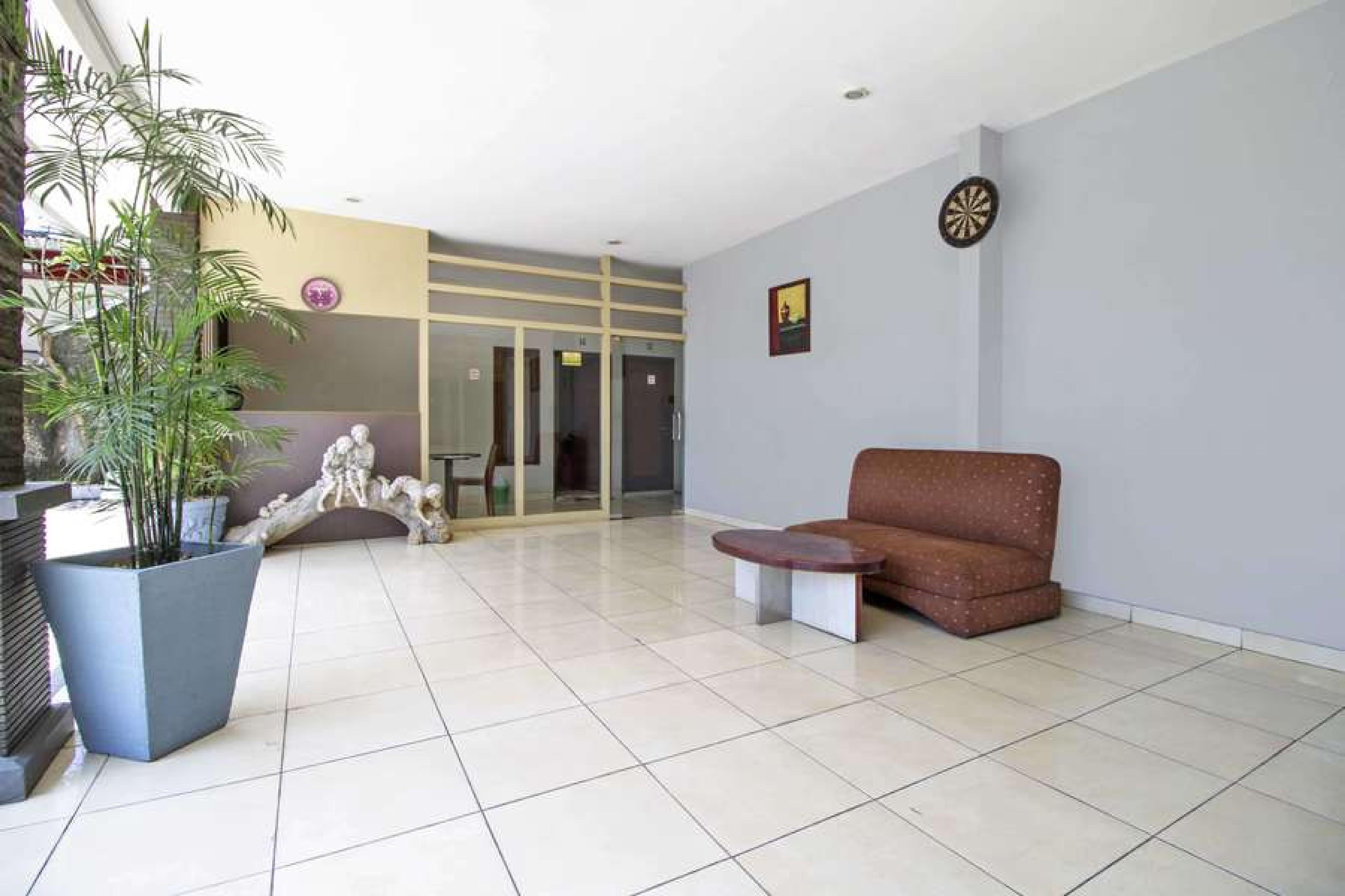 Hotel Reddoorz @ Pangeran Antasari 2 Cilandak  Exterior foto