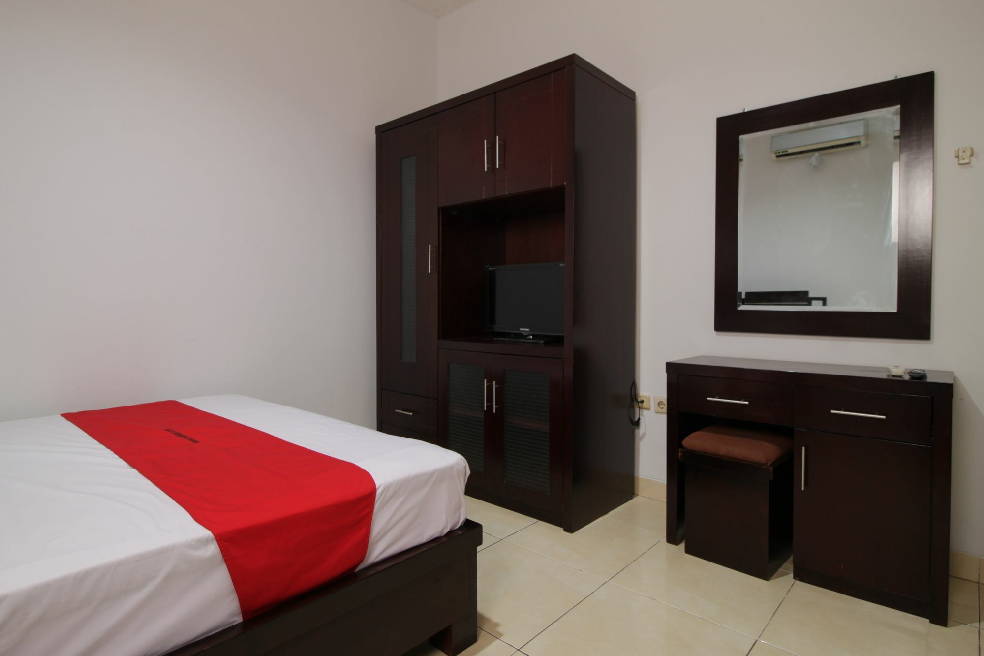 Hotel Reddoorz @ Pangeran Antasari 2 Cilandak  Exterior foto